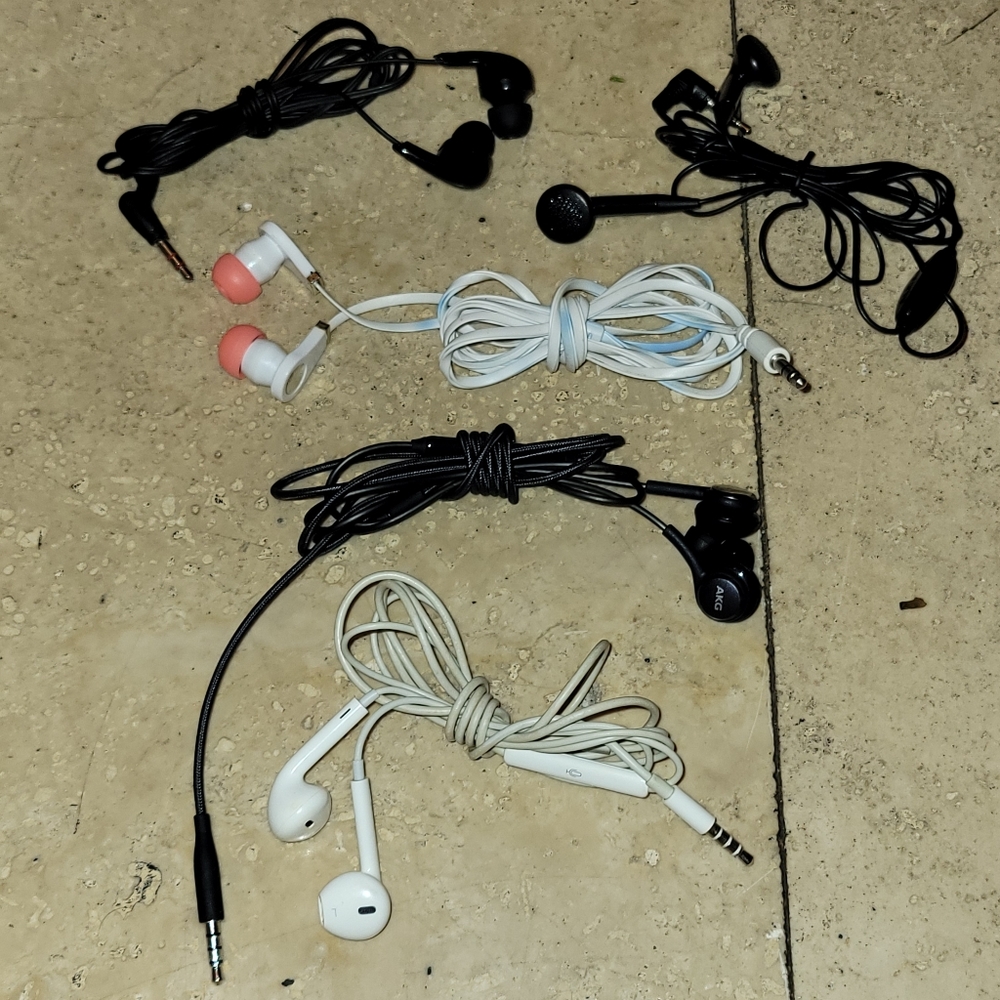 5 pairs of Earbuds